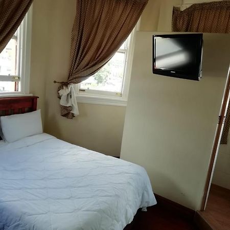 Victoria Hotel Pretoria-Noord Exteriör bild