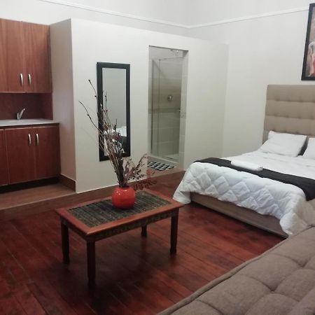 Victoria Hotel Pretoria-Noord Exteriör bild