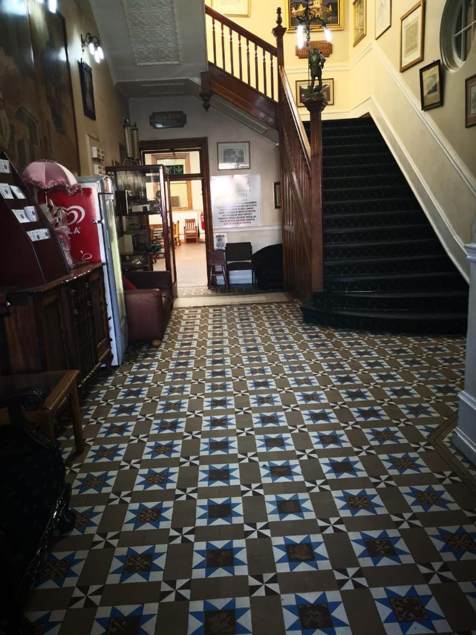 Victoria Hotel Pretoria-Noord Exteriör bild