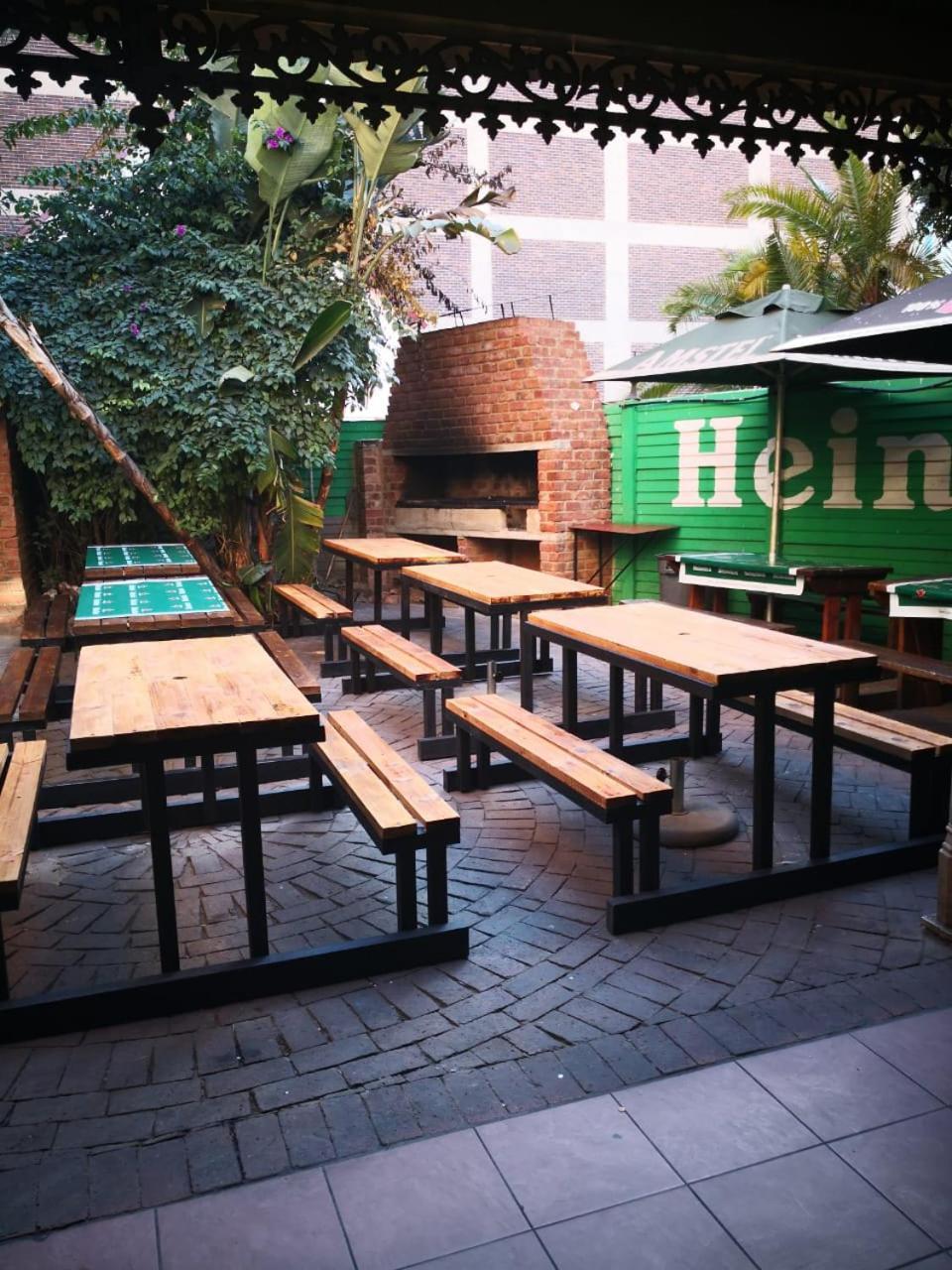 Victoria Hotel Pretoria-Noord Exteriör bild