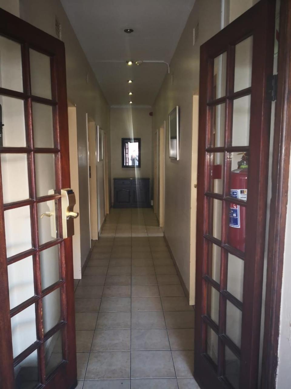 Victoria Hotel Pretoria-Noord Exteriör bild